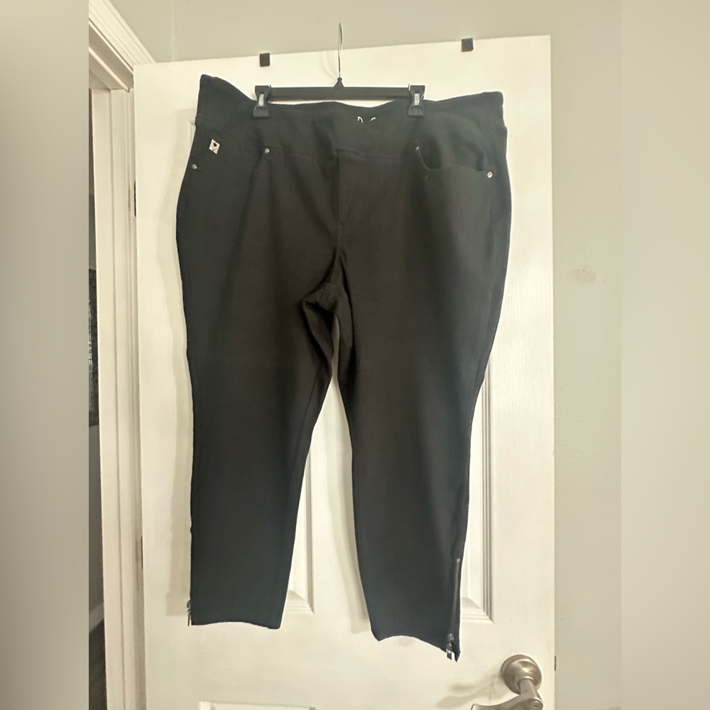 Belle by Kim Gravel Black Ankle Pants New